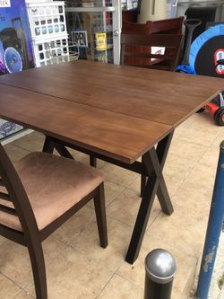 Dining table with 2 chairs. New.
