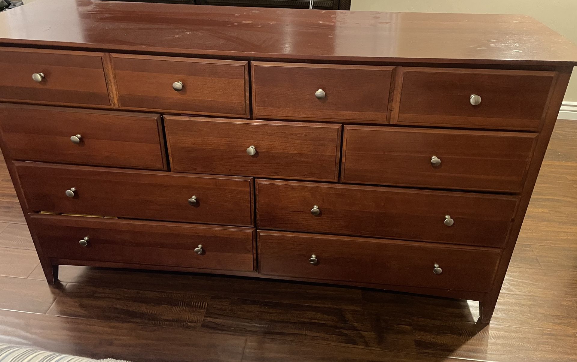 Dresser