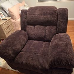 
Trevor Brown Power Recliner with USB & USB-C Ports