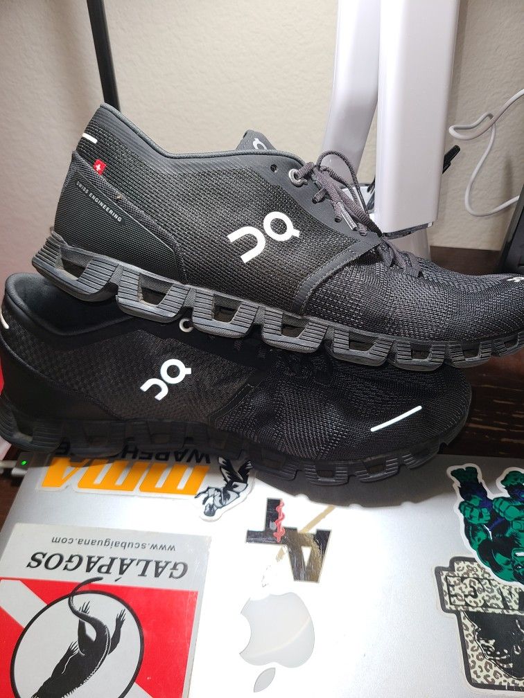 On Cloud Running Shoes 10.5