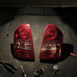 2005-2010 Chrysler 300/300c/SRT8 Tail Lights