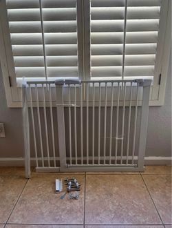 WAOWAO 37.99-41.92” Narrow Spacing Baby/ Pet Gate (35th Ave & Bell Rd)