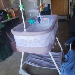 Bassinet With Changing Table 