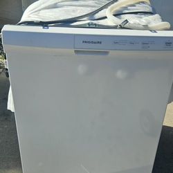 Excellent Condition Kenmore Dishwasher