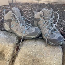 Women’s Merrell Hiking Boots Size 6.5 - Very Clean!