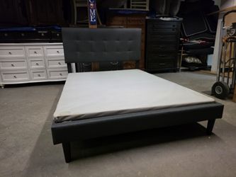 Like New Gray Tufted Full Size Platform Bed Frame
