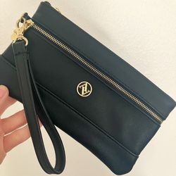 Adrienne Vittadini double zip wristlet 🖤