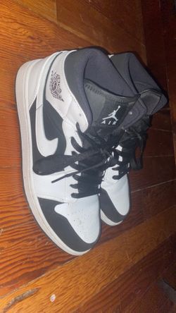 Jordan 1 Mids (size 11 mens)