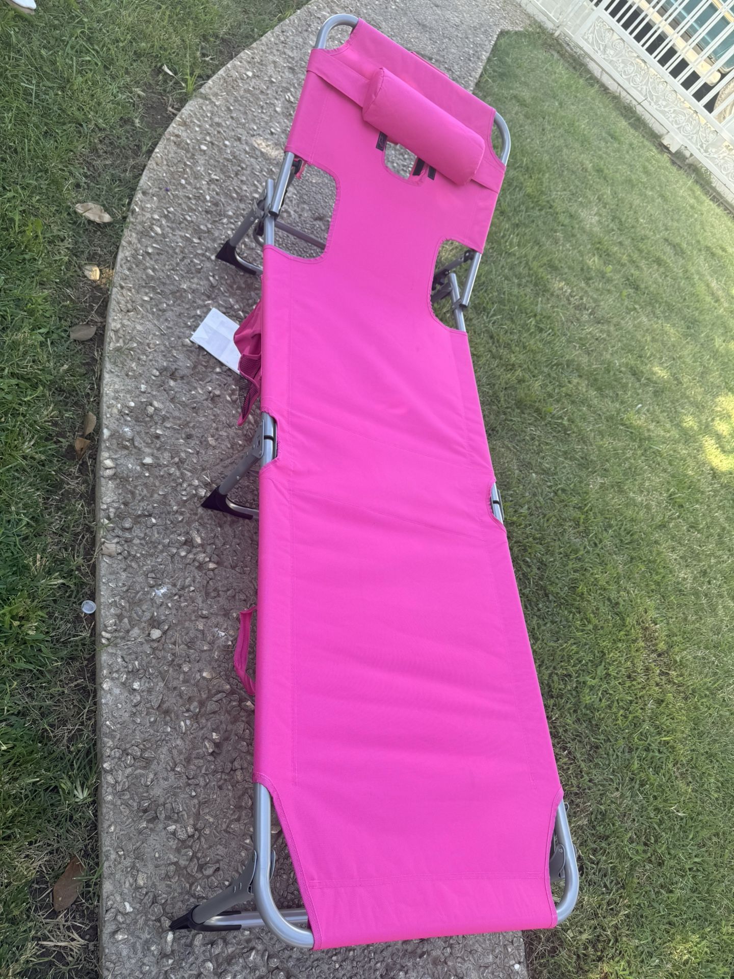 outdoor Hot pink tanning chair