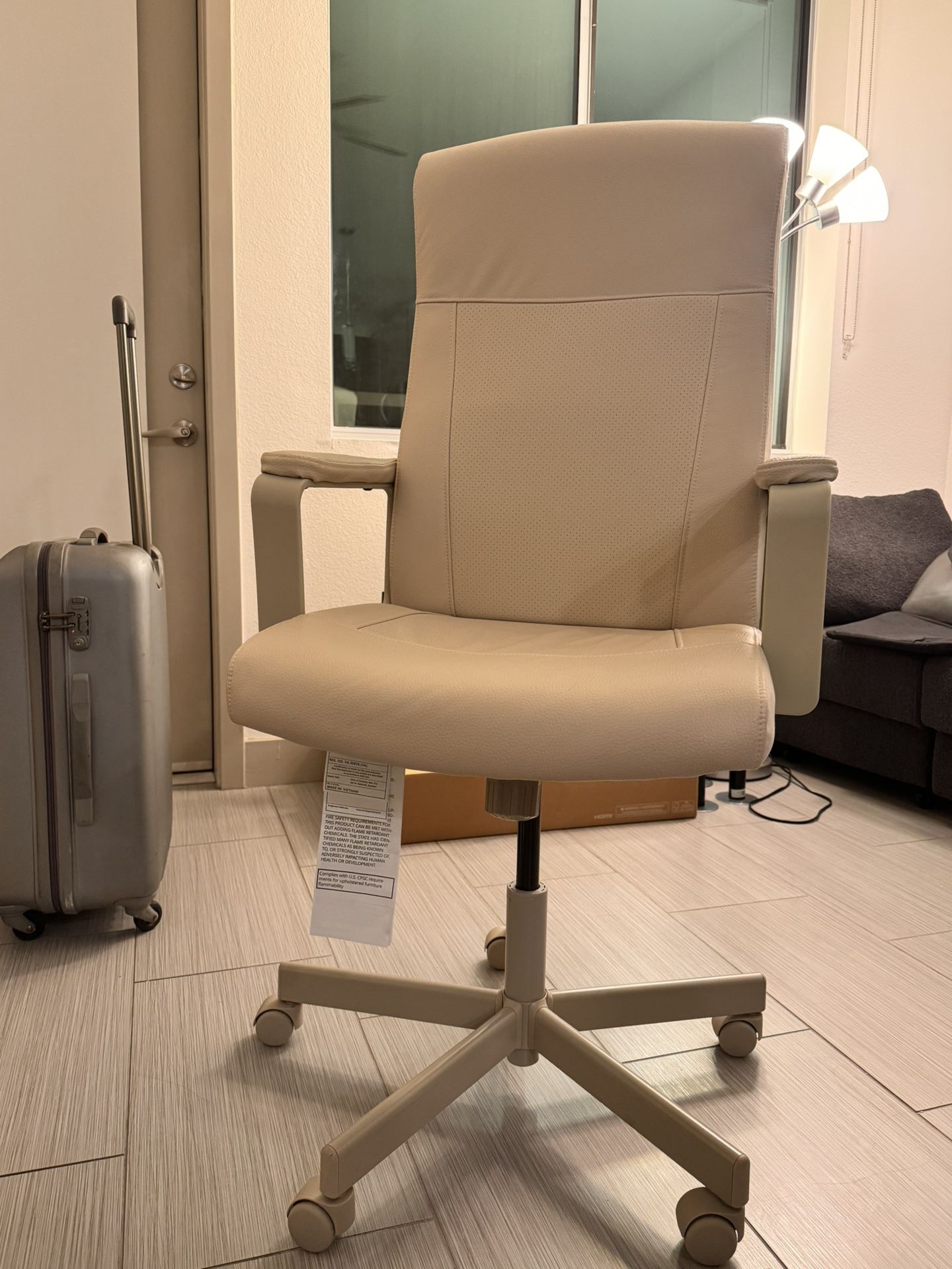 Cream Swivel Office Chair with Wheels
