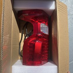 NEW ORIGINAL RIGHT & LEFT TAILIGHTS  FOR A 2024 CHEVROLET SILVERADO 1500