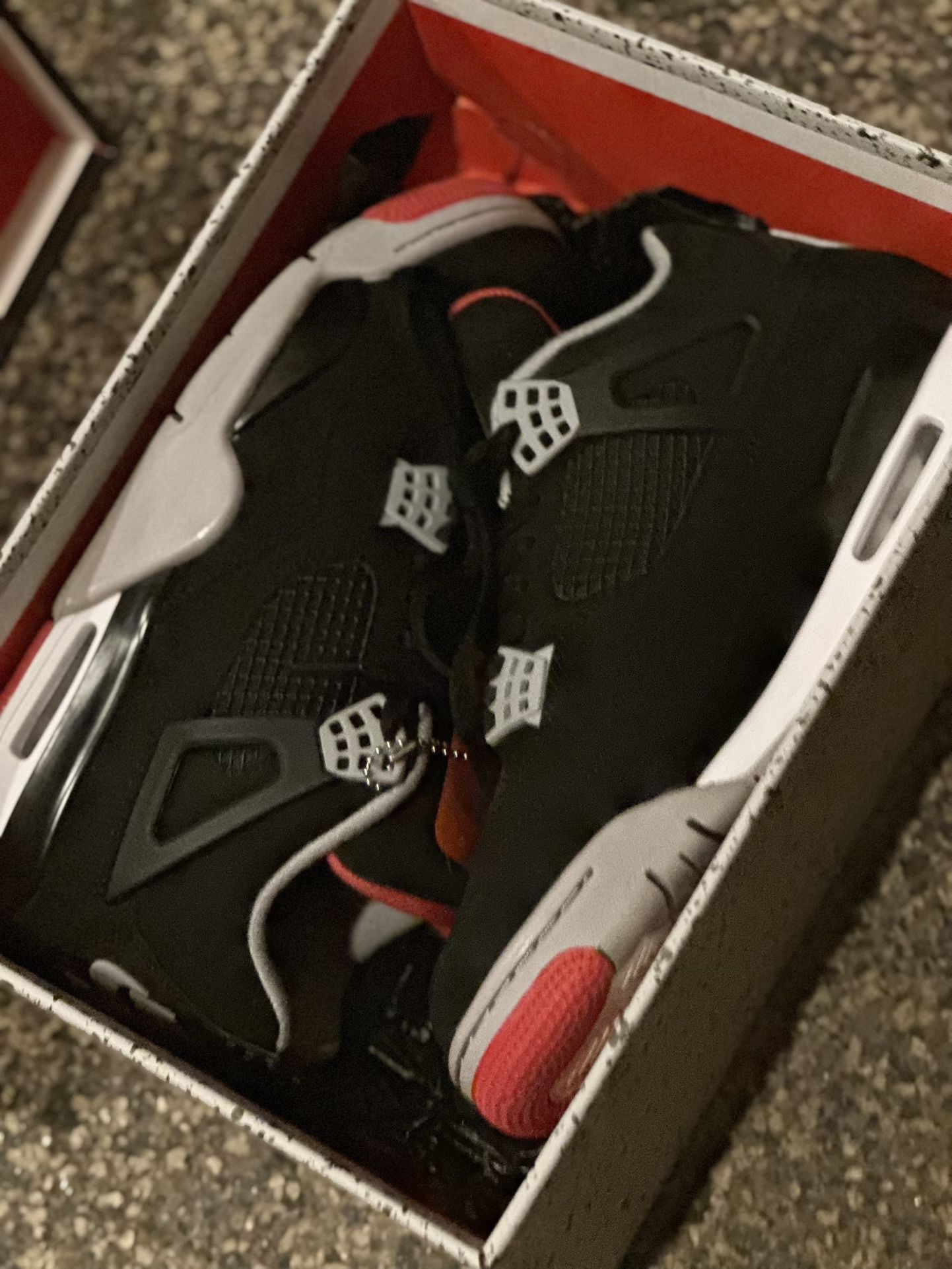 Retro 4 - Bred (2019) *Best Offer*
