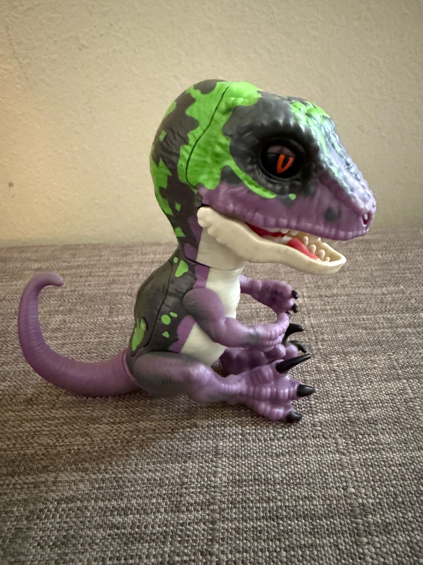 WowWee Fingerlings Untamed Interactive Velociraptor Dinosaur Toy -*Works*