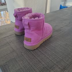 Mini Classic UGG Boots Size 5 Brand New