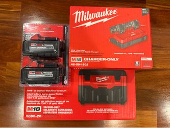 Milwaukee 2-Gallon Wet/Dry Vacuum, 2x M18 5.0 Ah Battery, Dual Charger