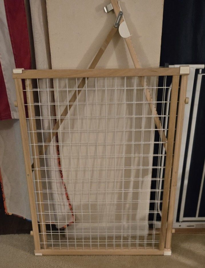 Extra-Wide Wire Mesh Wooden Baby Gate: Pressure Mounted Baby Gate for Doorway