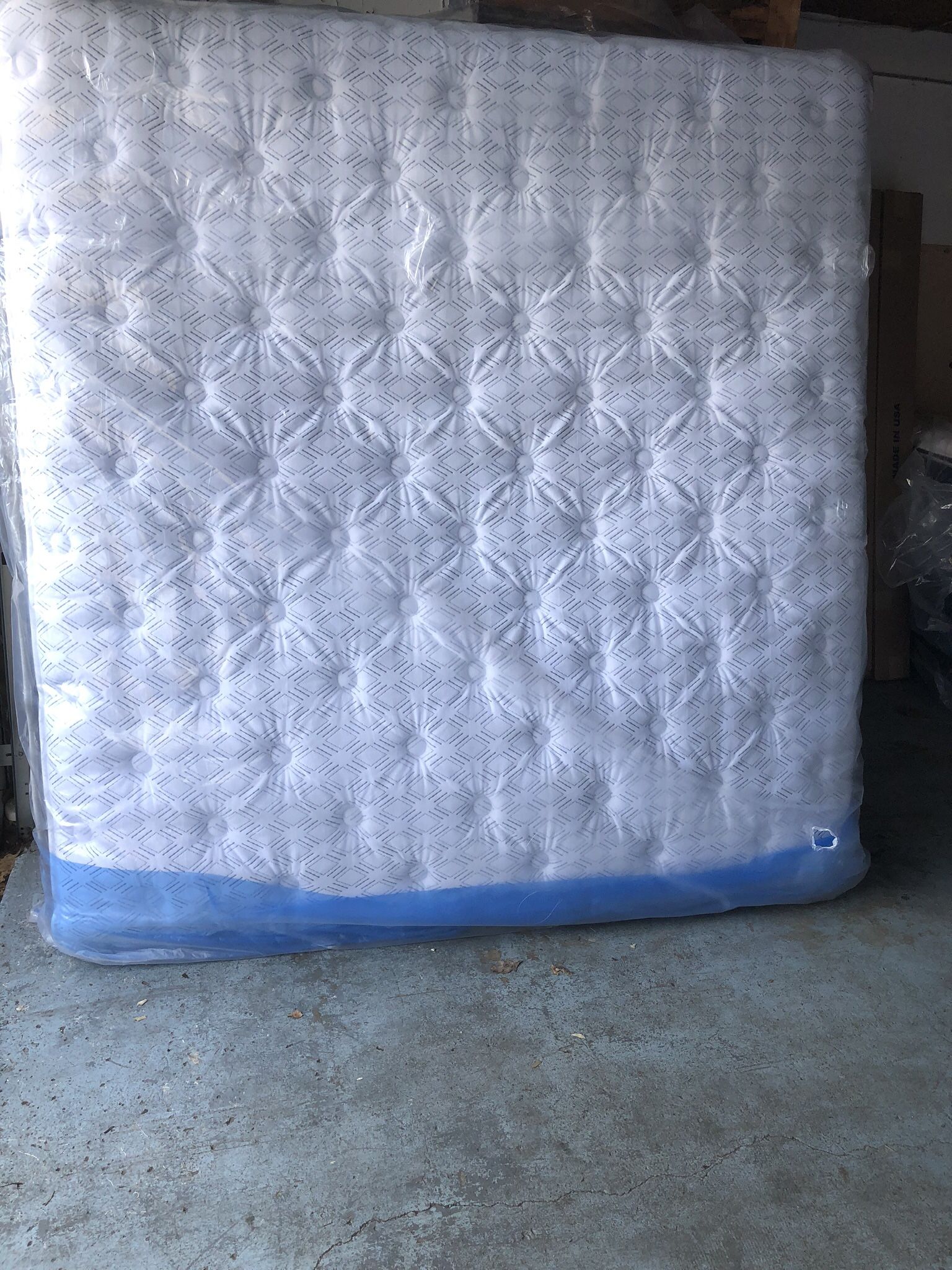 New Queen Pillow Top Mattresses!