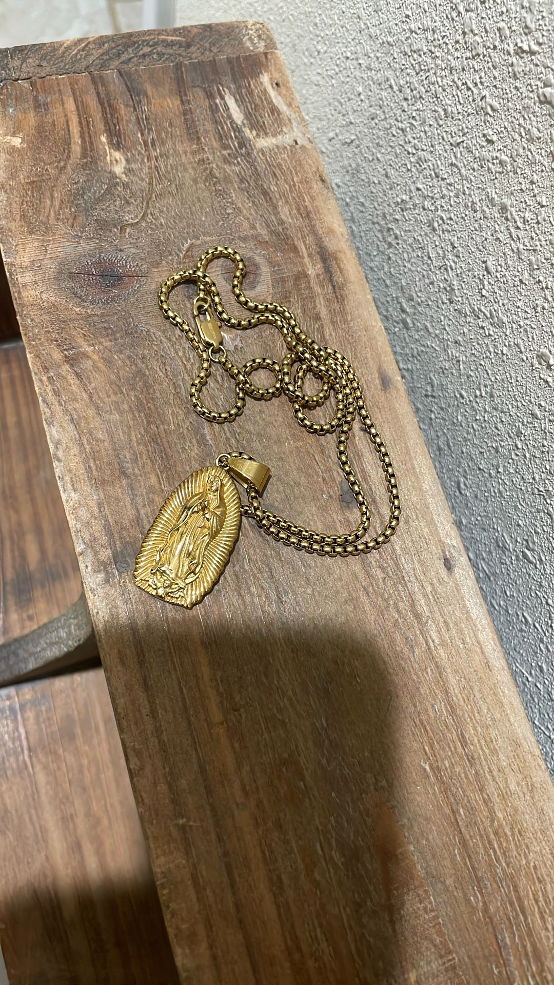 Really Nice Ed Force Metal Gold Plated Virgin Mary Necklace.