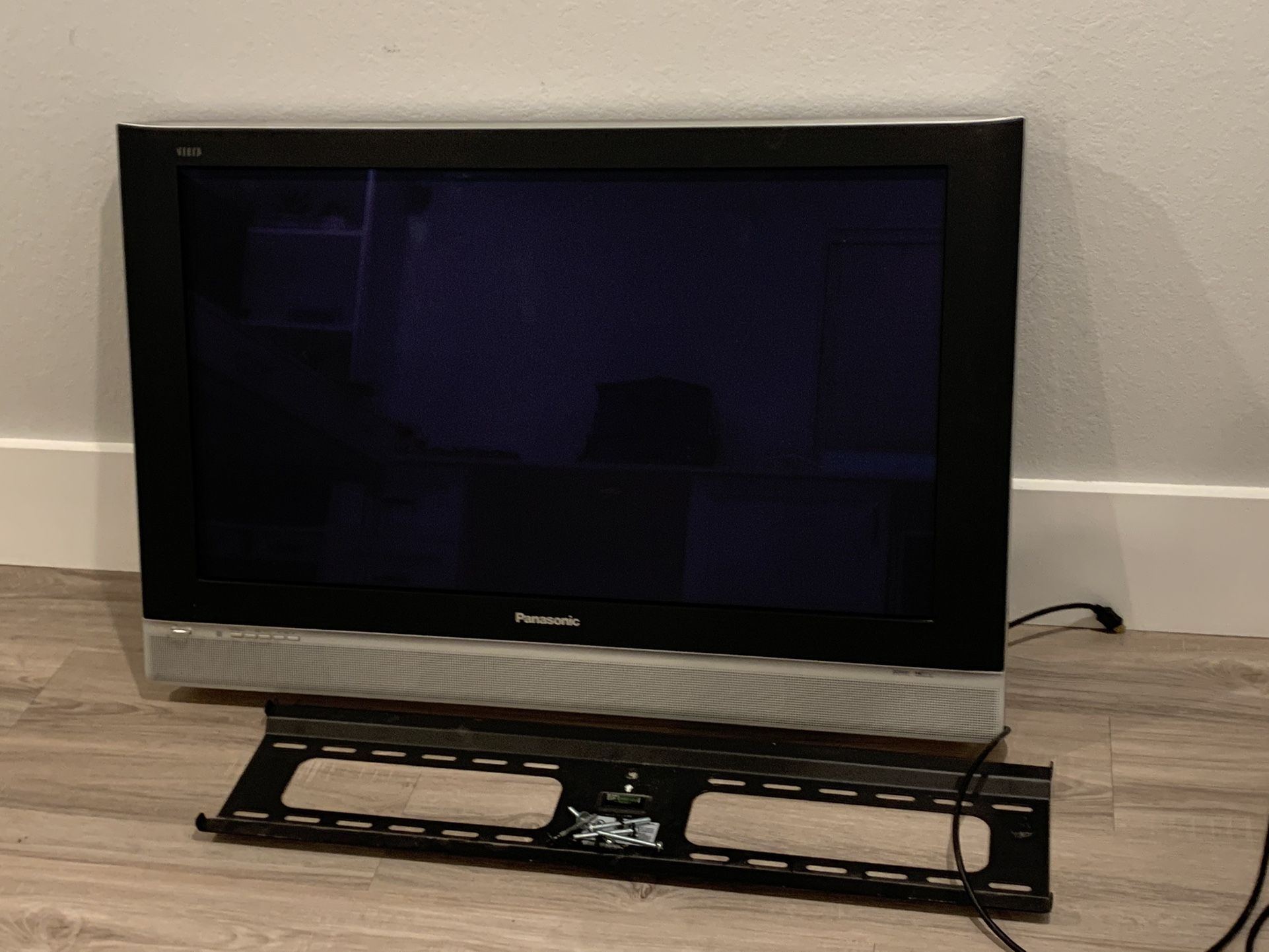 37” Panasonic Plasma TV With Wall Mount