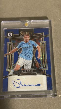 2023-24 Edin Džeko Signatures Blue Pulsar Prizm autograph card