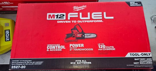 Milwaukee M12 Fuel Hatchet Pruning Saw