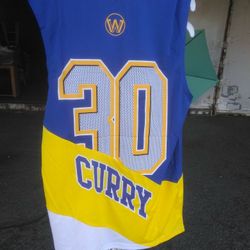 Steph Curry Jersey New Size Small. Read Details 