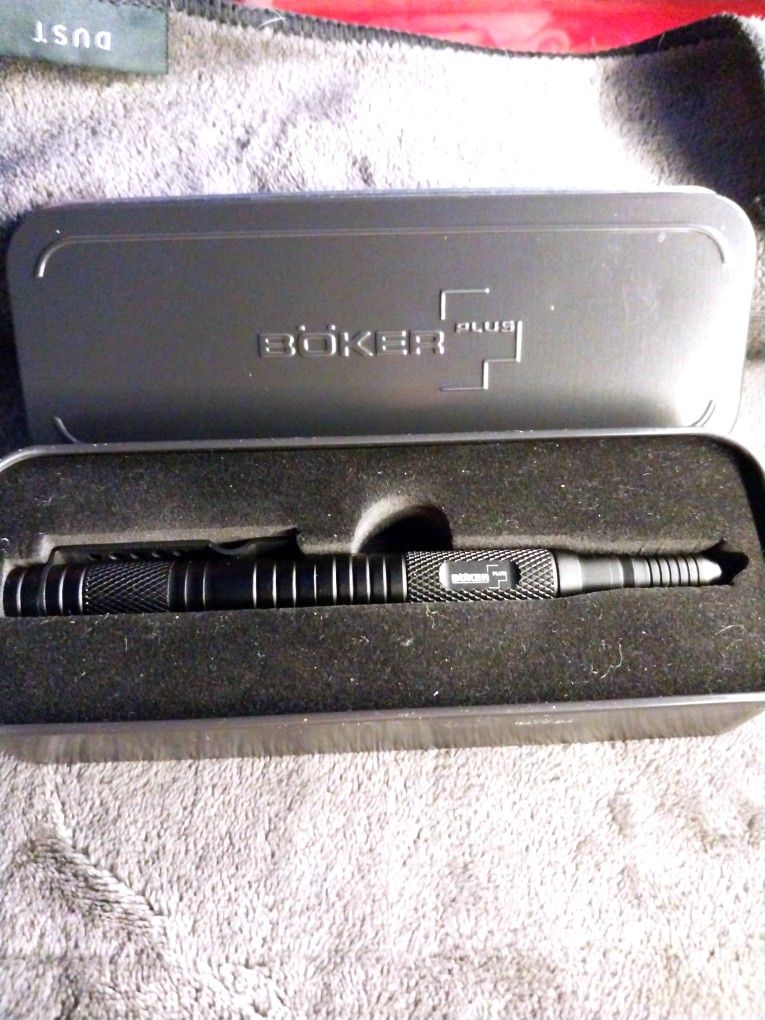 Böker Plus
Tactical Pen Black