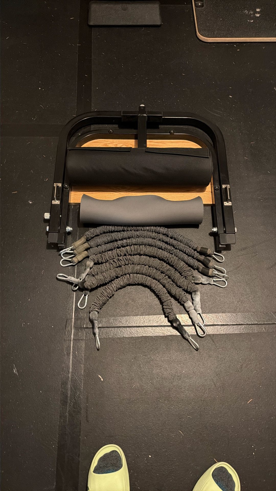 Booty Sprout Hip Thrust Bench + 4 Extra 70lb Bands