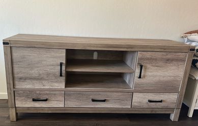 Tv stand / entertainment center