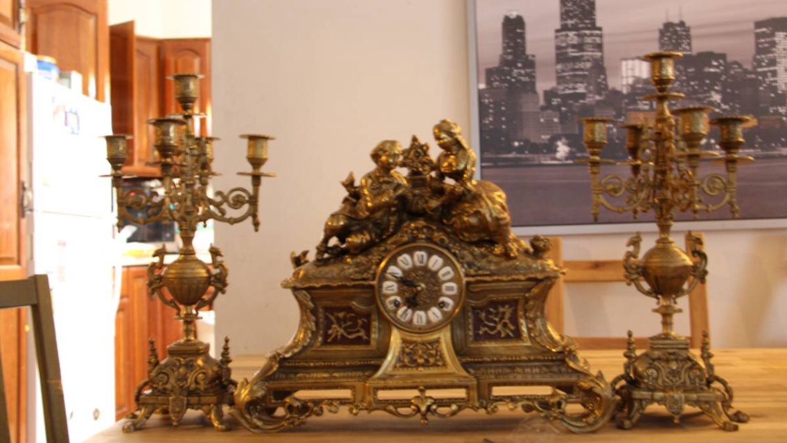 French clock with 2 candelabras runs