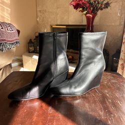 [NEEDS TO GO] US 11 Women’s Chic Black Heeled Boots