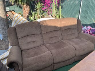 Recliner couch in very good condition