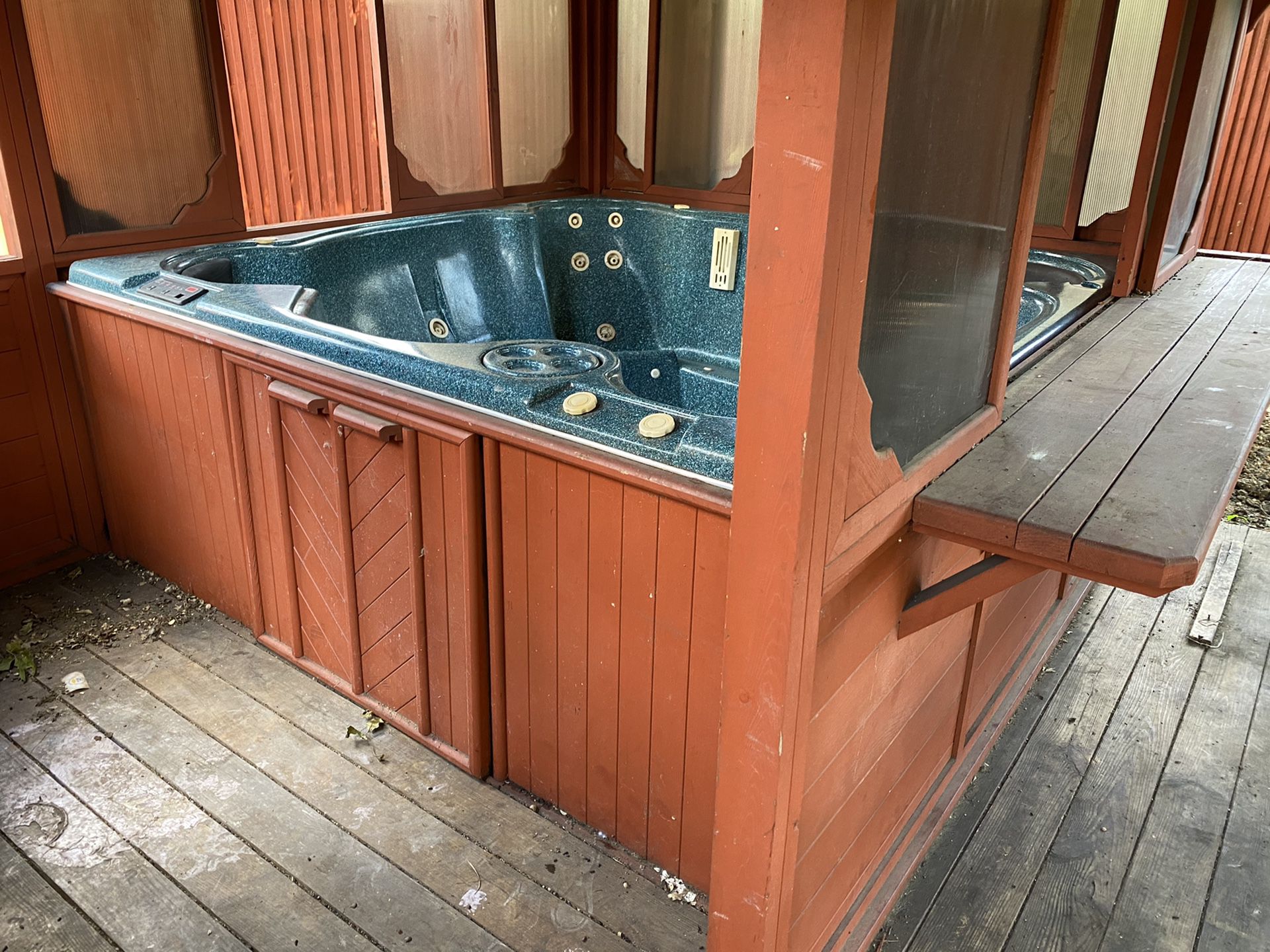 Hot tub and pergola for sale. Only $400 for everything!