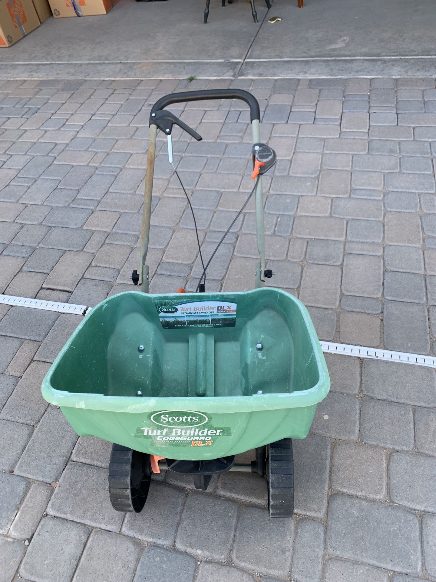 Scotts Turf Builder Spreader