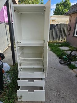 Dresser/armoire