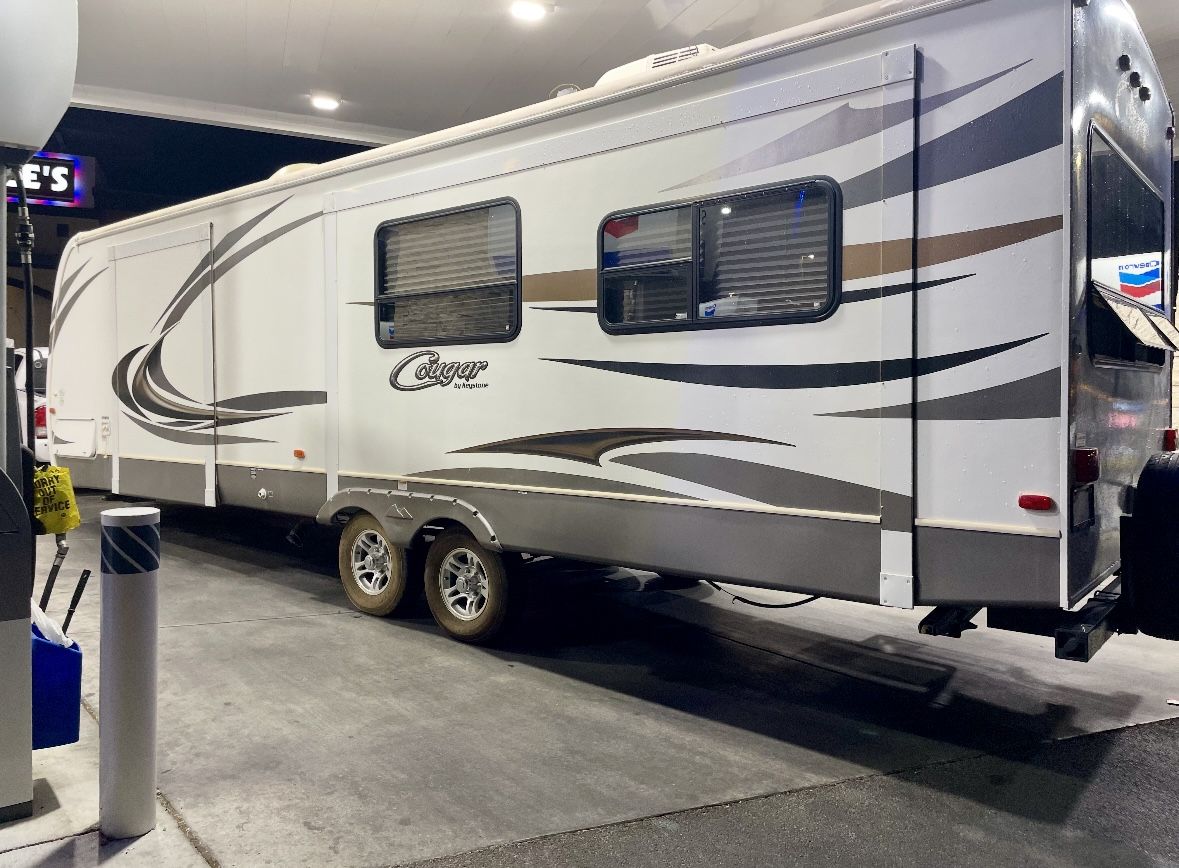Beautiful 30 foot Travel Trailer Keystone XLite 