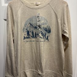Macys super soft light weight Christmas “Peace On Earth” Sweater - women’s size L sweatshirt - NEW