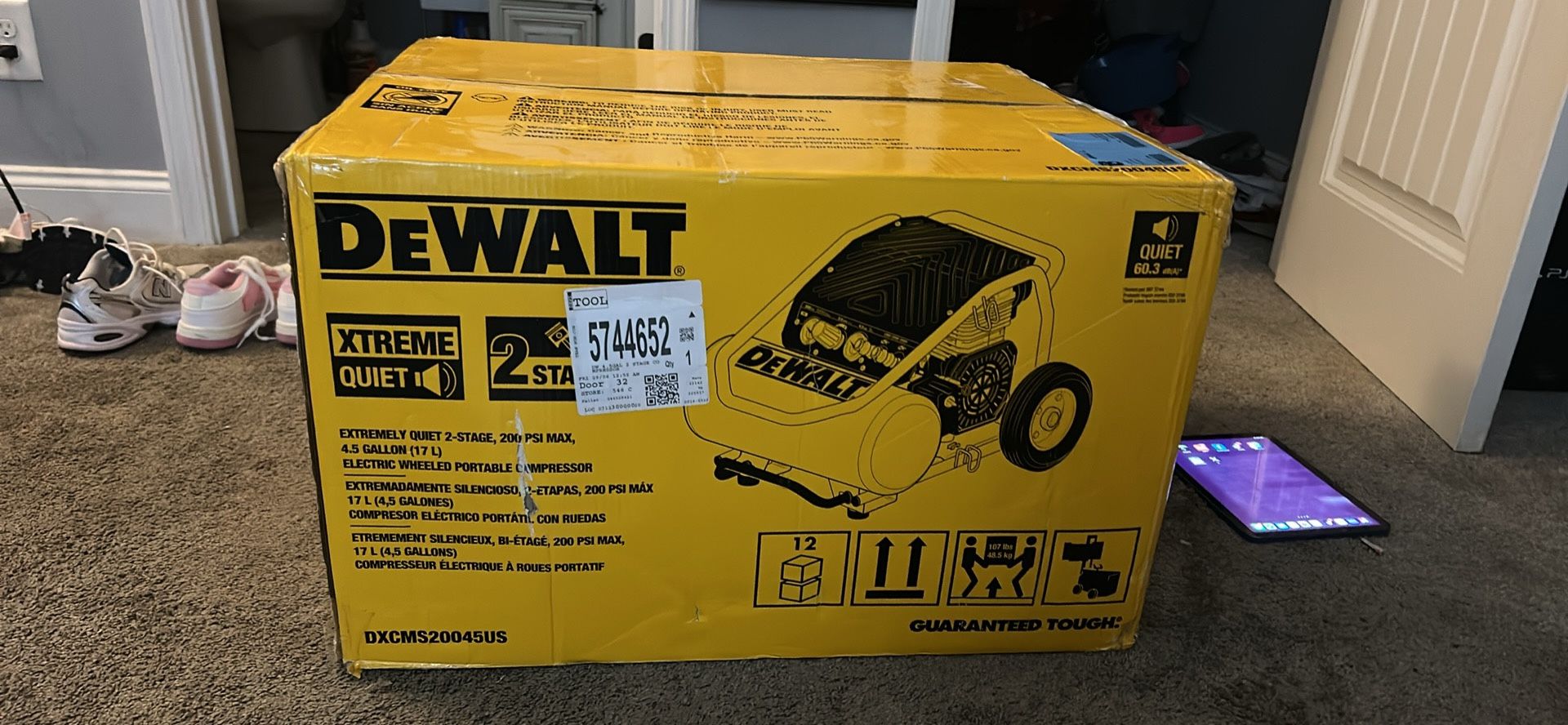 Dewalt XTREME Quiet 2 Stage 4.5-Gallons Portable Electric 200 PSI Hot dog Air Compressor