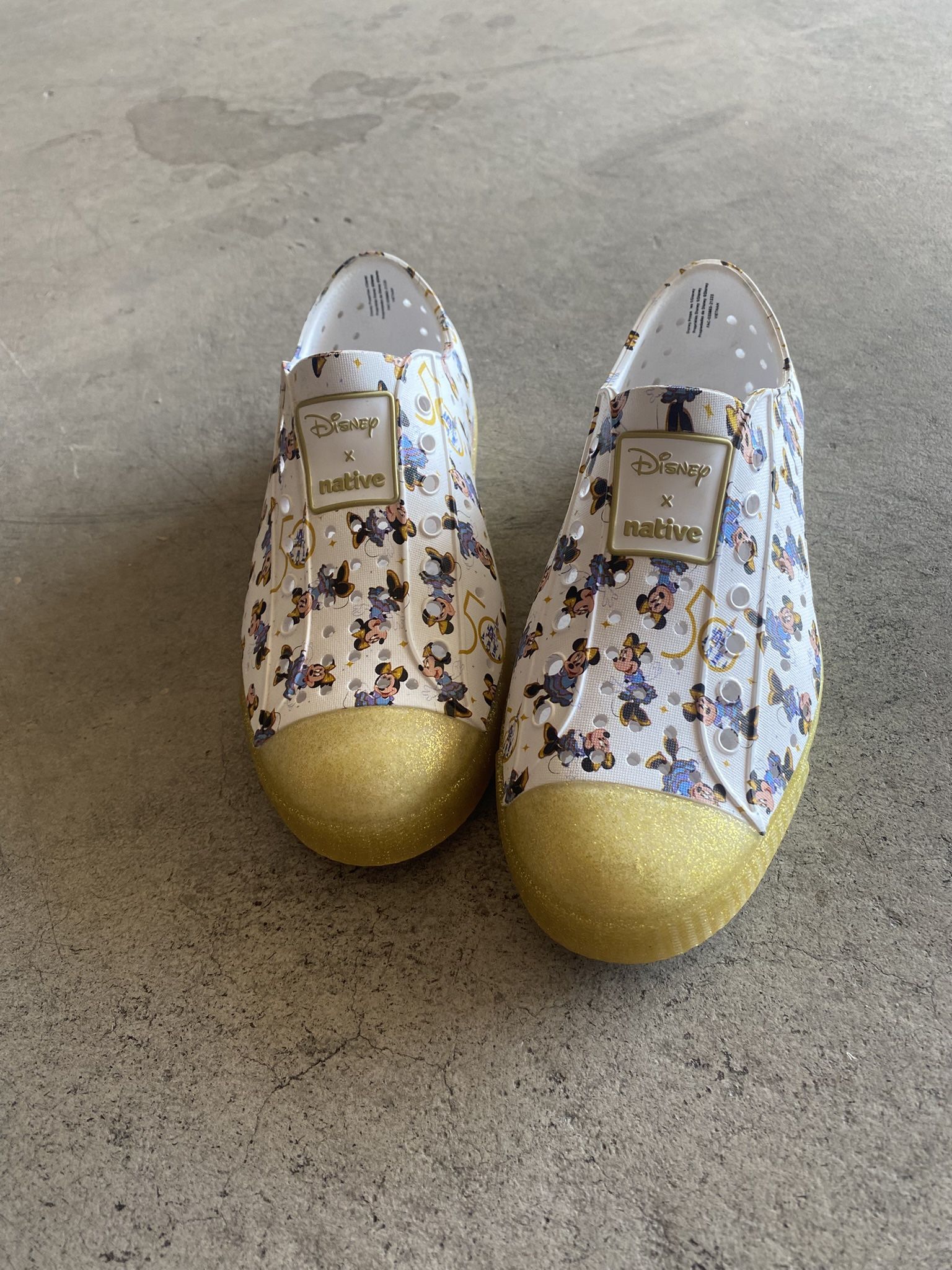 Girls Disney native Minnie Mouse shoes