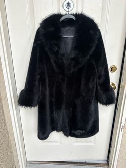 Black faux fur coat with pockets #wintercoat #fauxfur