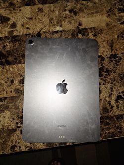Ipad Air with Charger $550