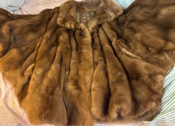Stunning Bergdorf Goodman/ Fendi raglan sleeve mink coat.