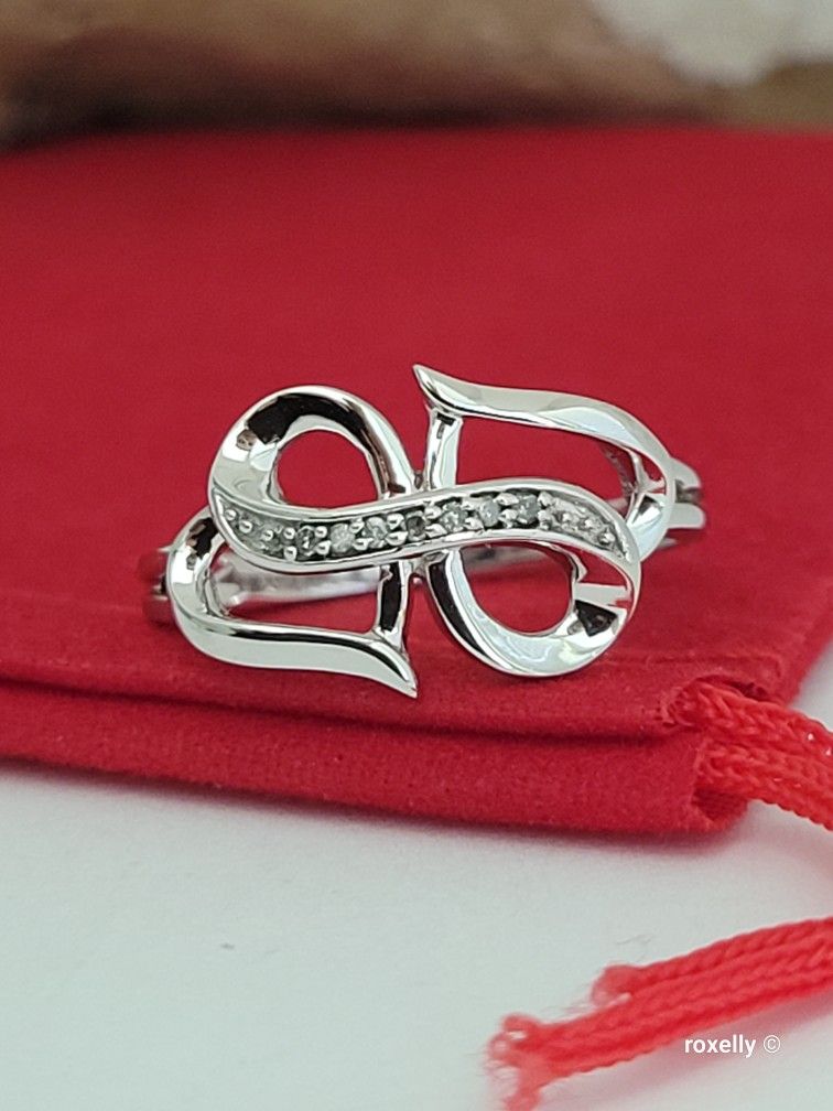 ⛔️ RESERVED ⛔️ 10k Size 7.5 Beautiful Solid White Gold Heart-Shaped Diamonds Ring!/ Anillo de Oro Blanco en Forma de Corazón con Diamantes! 👌🎁