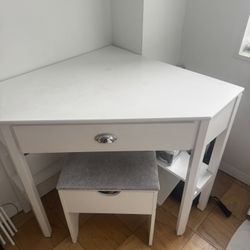 GREAT CONDITION TABLE WITH STOOL CORNER STORAGE VANITY MAKEUP SET FURNITURE