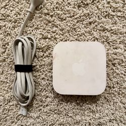 Apple A1392 Airport Express Wireless Router with Power Cord/Cable, White
