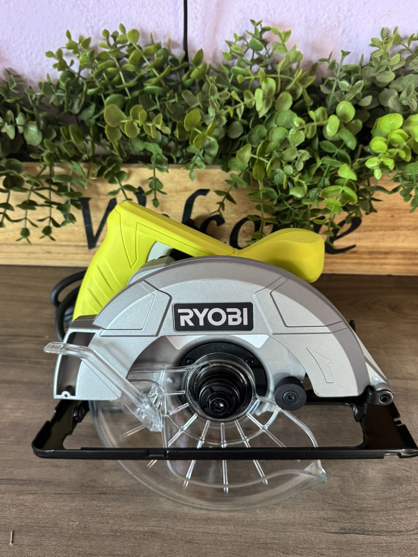 Sierra Circular de 184 mm (7-1/4 pulgadas) RYOBI
