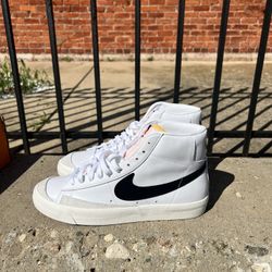 Brand New Nike Blazer M9/W10.5