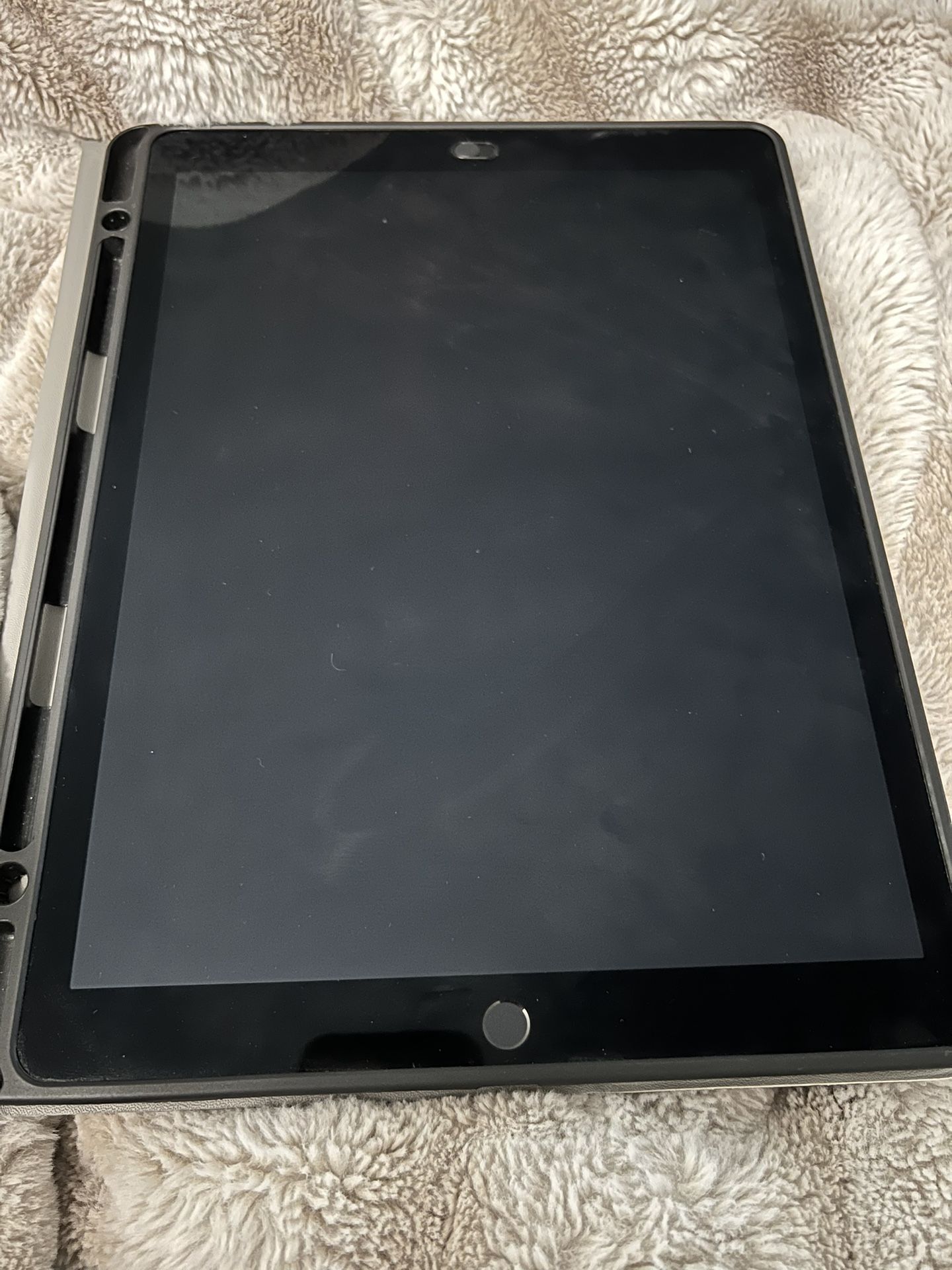 Gen 1 iPad Pro 12.9in Used but good condition. No damage, just used. Comes with case with built-in stand.