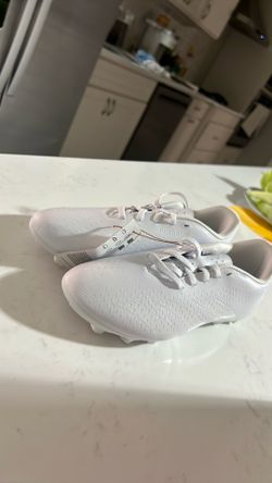 Kids soccer shoes size 4 1/2