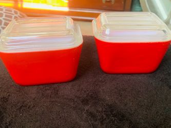 Pyrex Red Glass Refrigerator Dishes with Lids – Set of 2